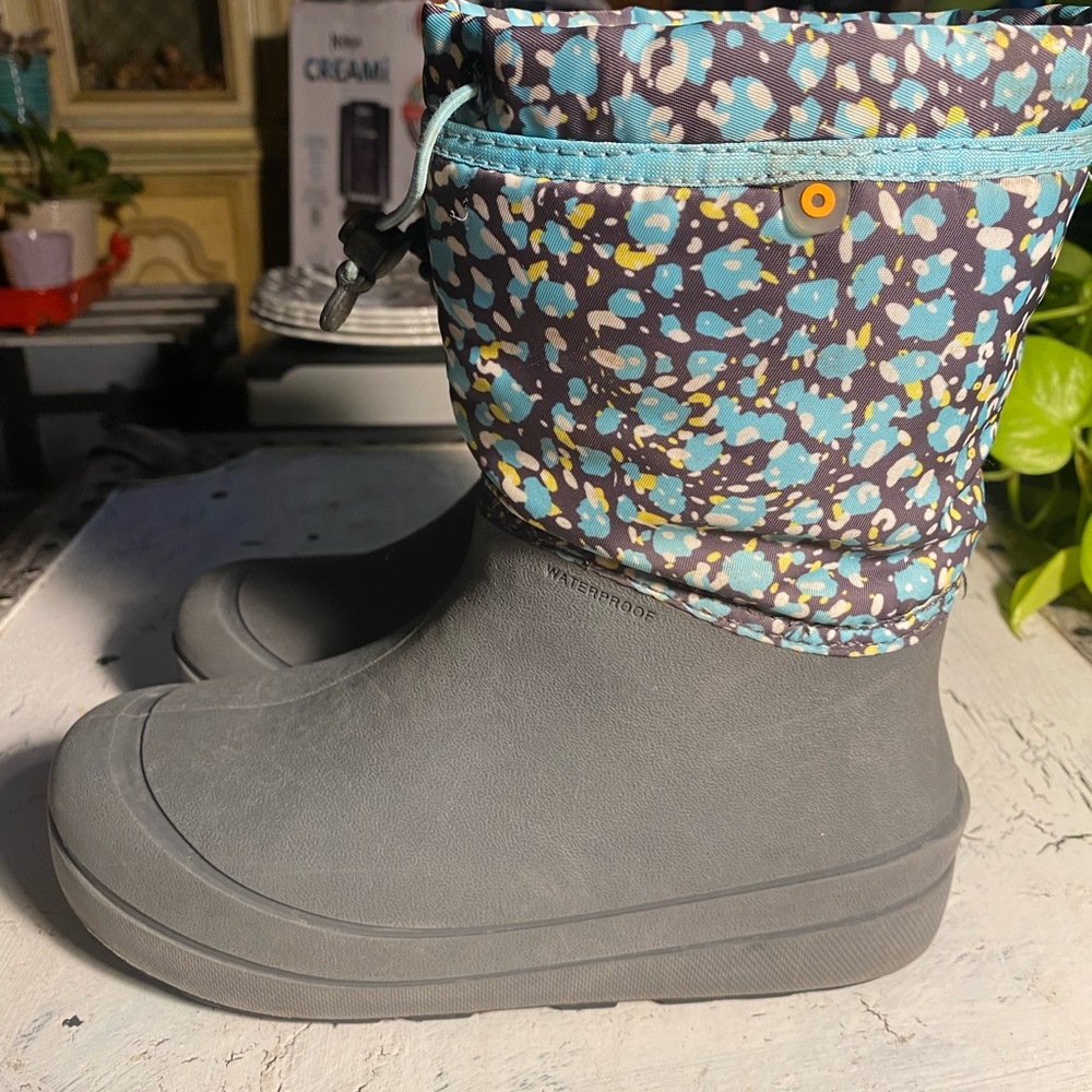 Bogs Big Girls size 4 Shellan Winterr Snow Bootss